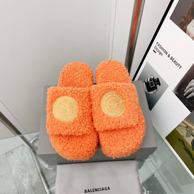 顶级版本 厚底真羊毛！新色！Balenciag 巴黎世家潮品毛拖 ！ 最新的 Political Campaign 徽标刺绣！高级感满满当当！ 欧美名媛 明星